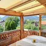 Grosszuegige Gimpl Kathi Mit Bergblick *
